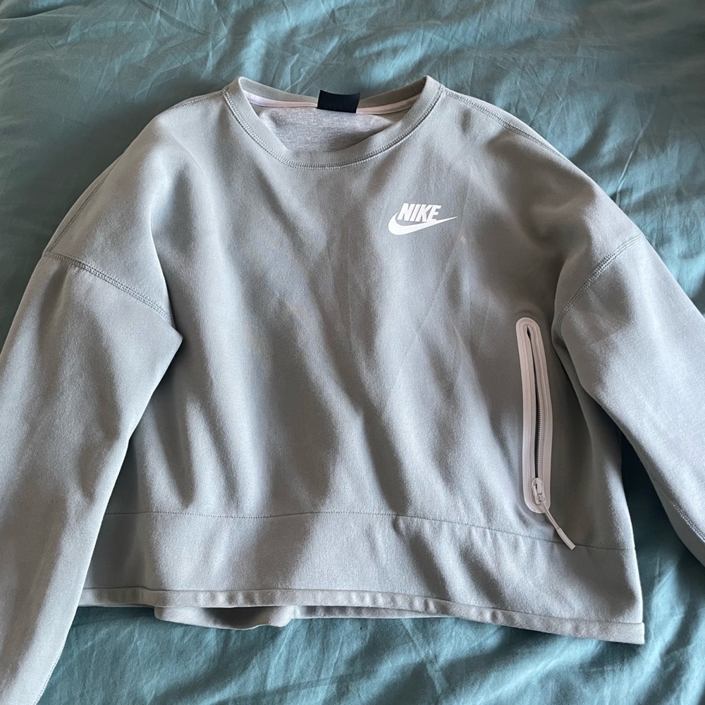 Women's Nike Pullover Hoodie / Sweatshirt, size Large